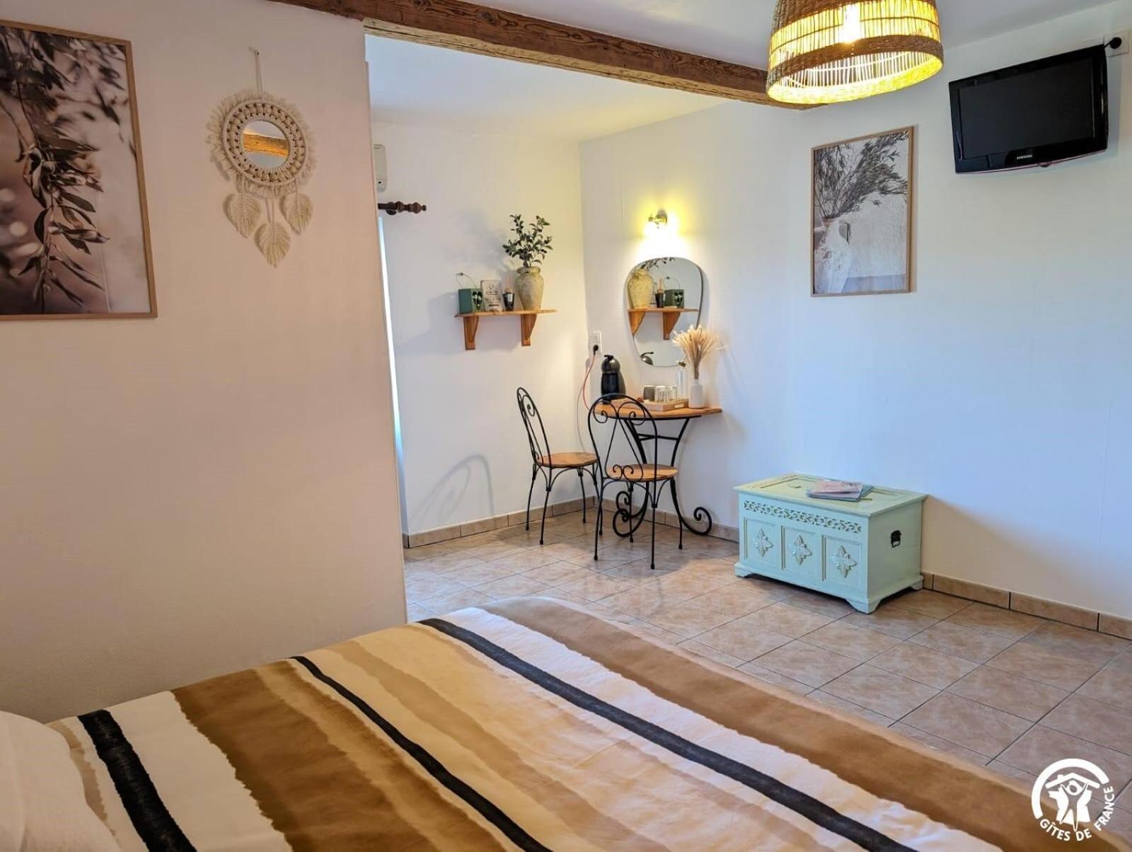 Bed and Breakfast La Maison Millesime La Caunette Exterior foto