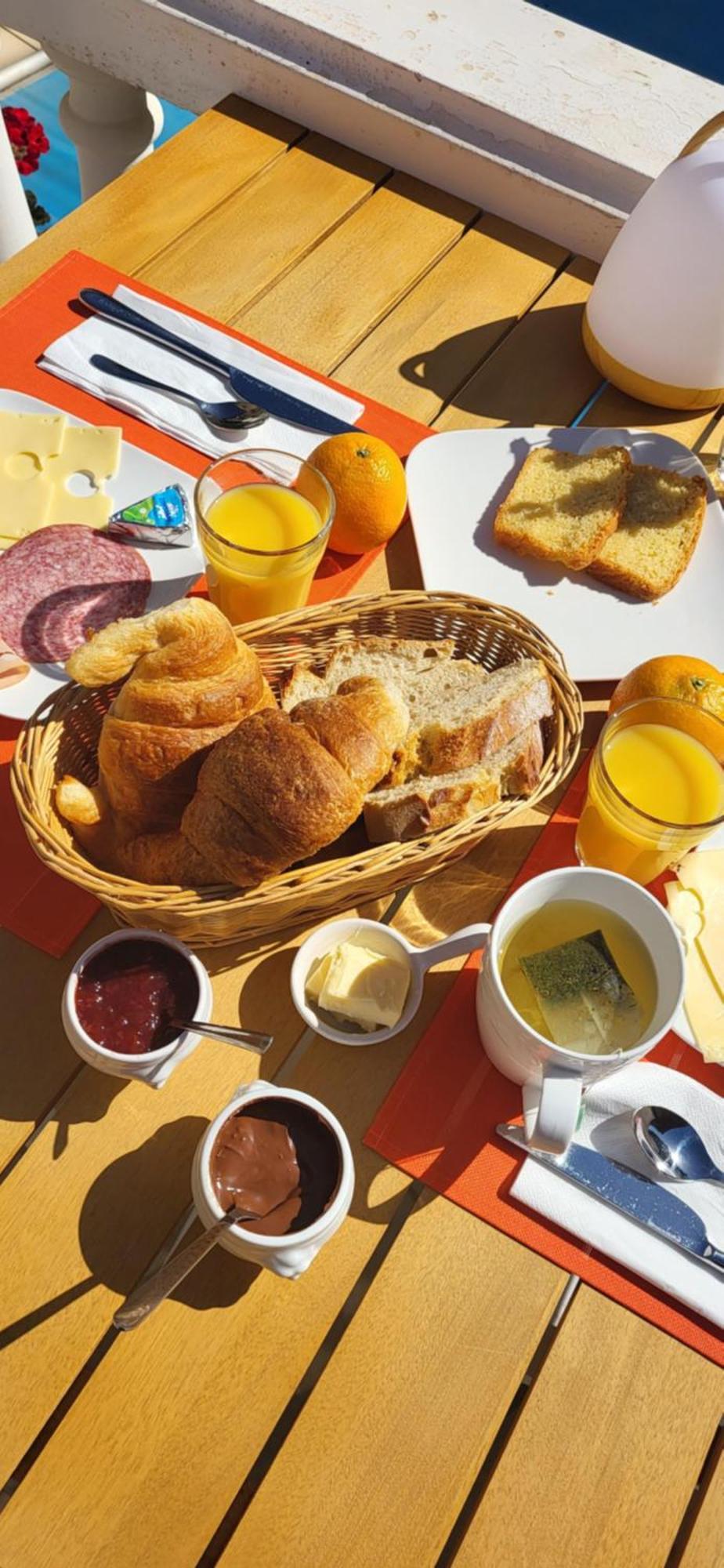 Bed and Breakfast La Maison Millesime La Caunette Exterior foto